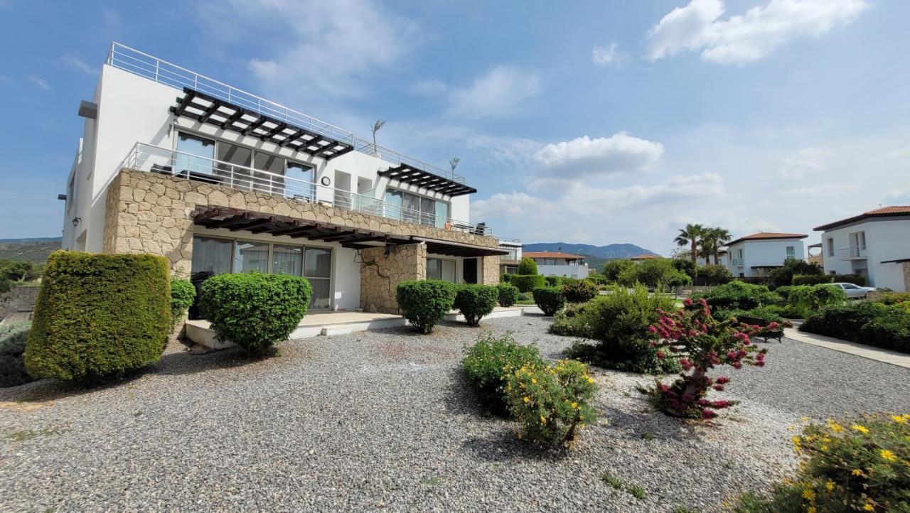 Sea And Mountain View Beachfront Penthouse Yali Zewnętrze zdjęcie