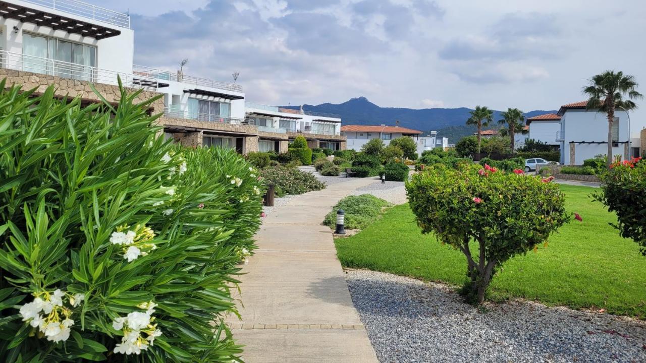 Sea And Mountain View Beachfront Penthouse Yali Zewnętrze zdjęcie