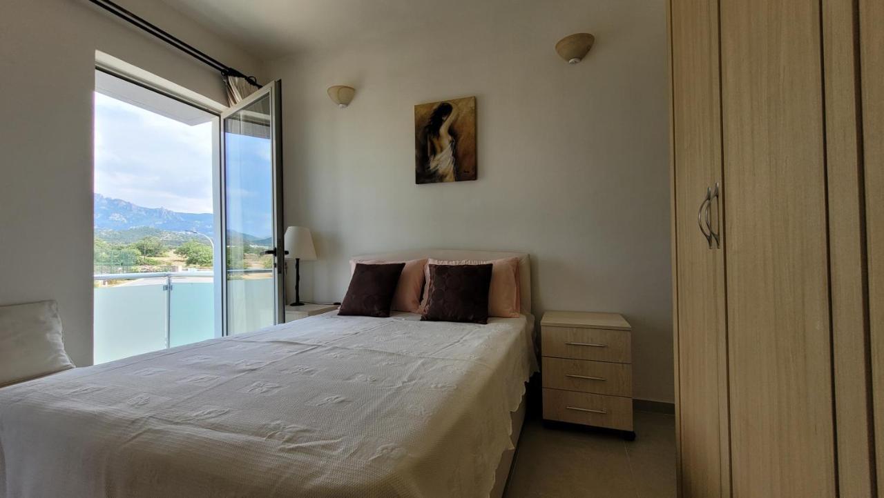 Sea And Mountain View Beachfront Penthouse Yali Zewnętrze zdjęcie