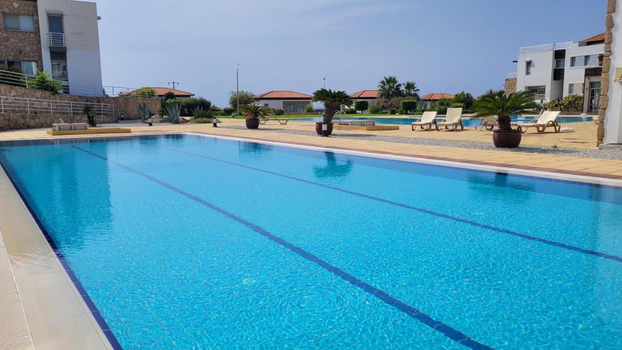 Sea And Mountain View Beachfront Penthouse Yali Zewnętrze zdjęcie