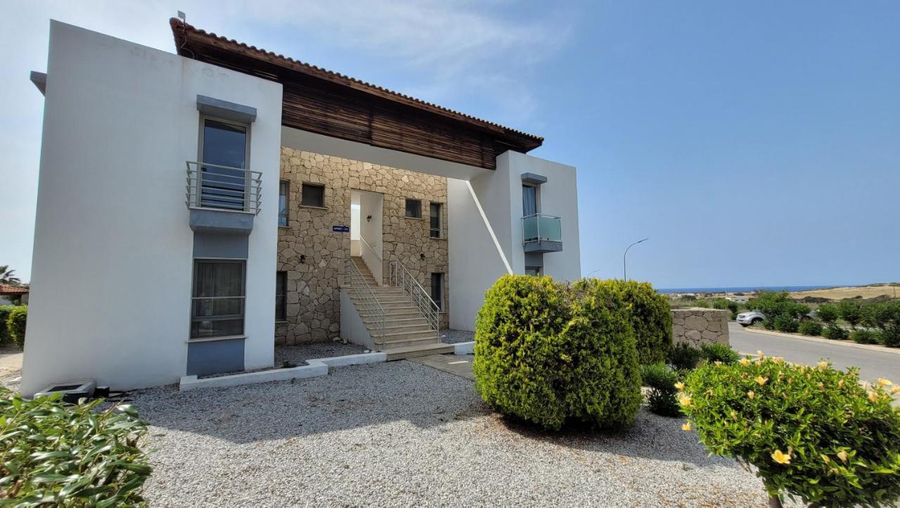 Sea And Mountain View Beachfront Penthouse Yali Zewnętrze zdjęcie