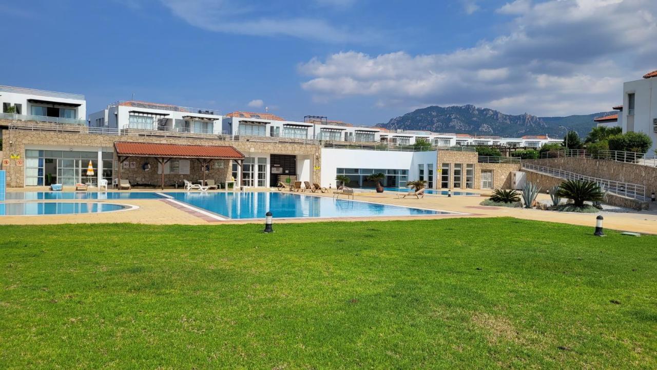 Sea And Mountain View Beachfront Penthouse Yali Zewnętrze zdjęcie