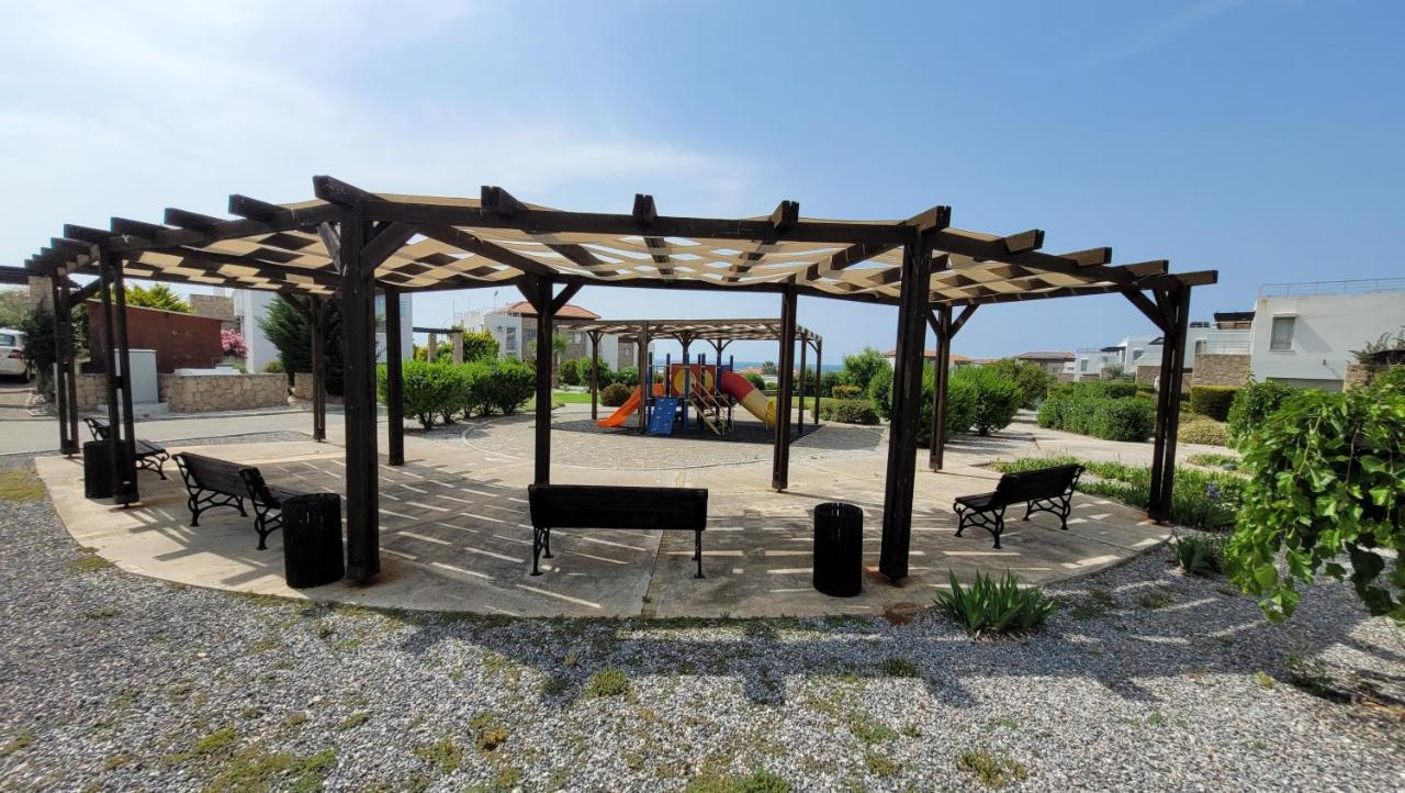 Sea And Mountain View Beachfront Penthouse Yali Zewnętrze zdjęcie