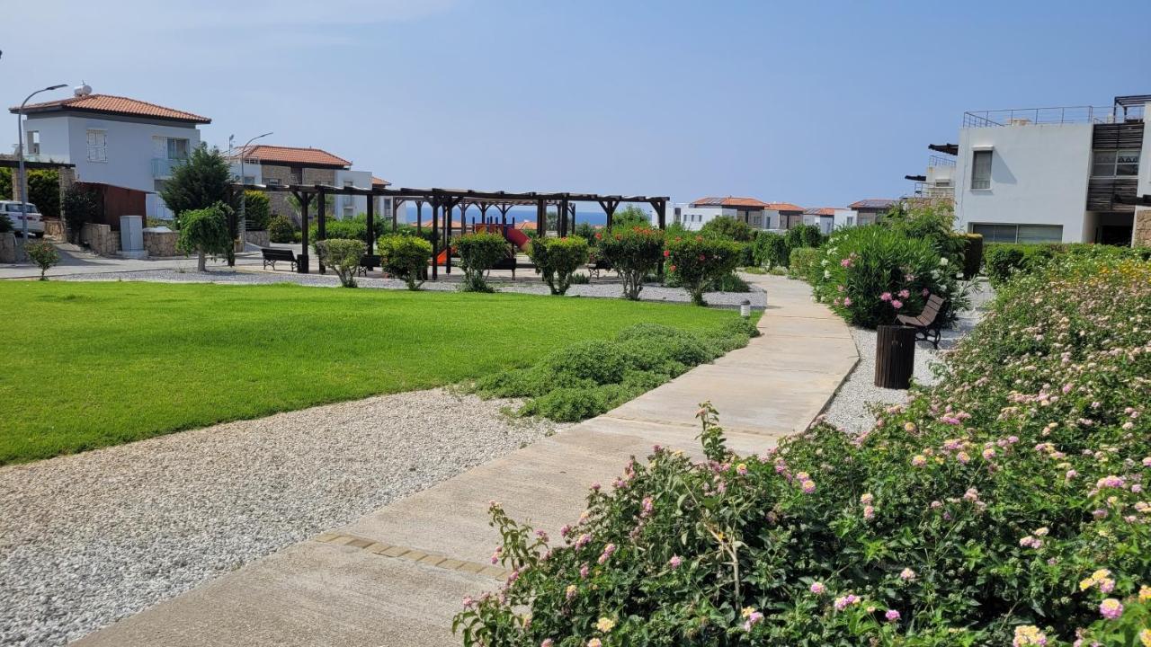Sea And Mountain View Beachfront Penthouse Yali Zewnętrze zdjęcie