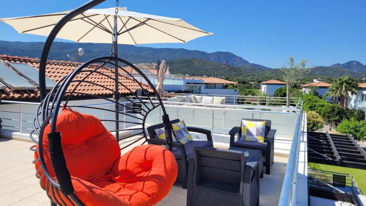 Sea And Mountain View Beachfront Penthouse Yali Zewnętrze zdjęcie